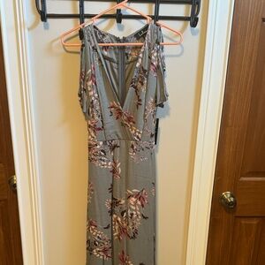 Lulus, long women’s dress. Size small. Blue with flowers.